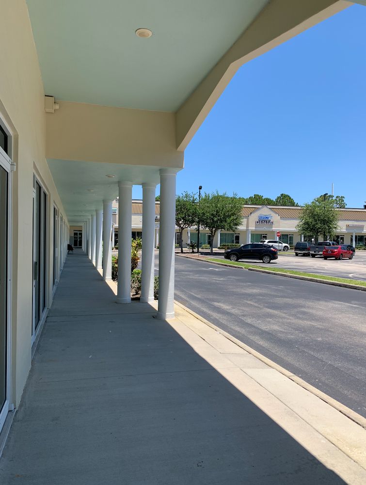 Emerald Plaza: 925 N Courtenay Pkwy, Merritt Island, FL 32953